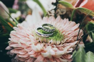 wedding-rings-flowers